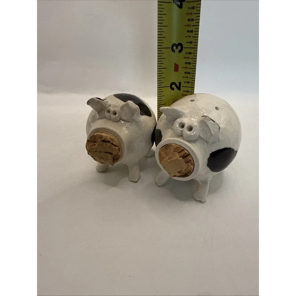 Vintage Folk Art Pottery Spotted Pig Salt‎ & Pepper Shakers Cork For Snout